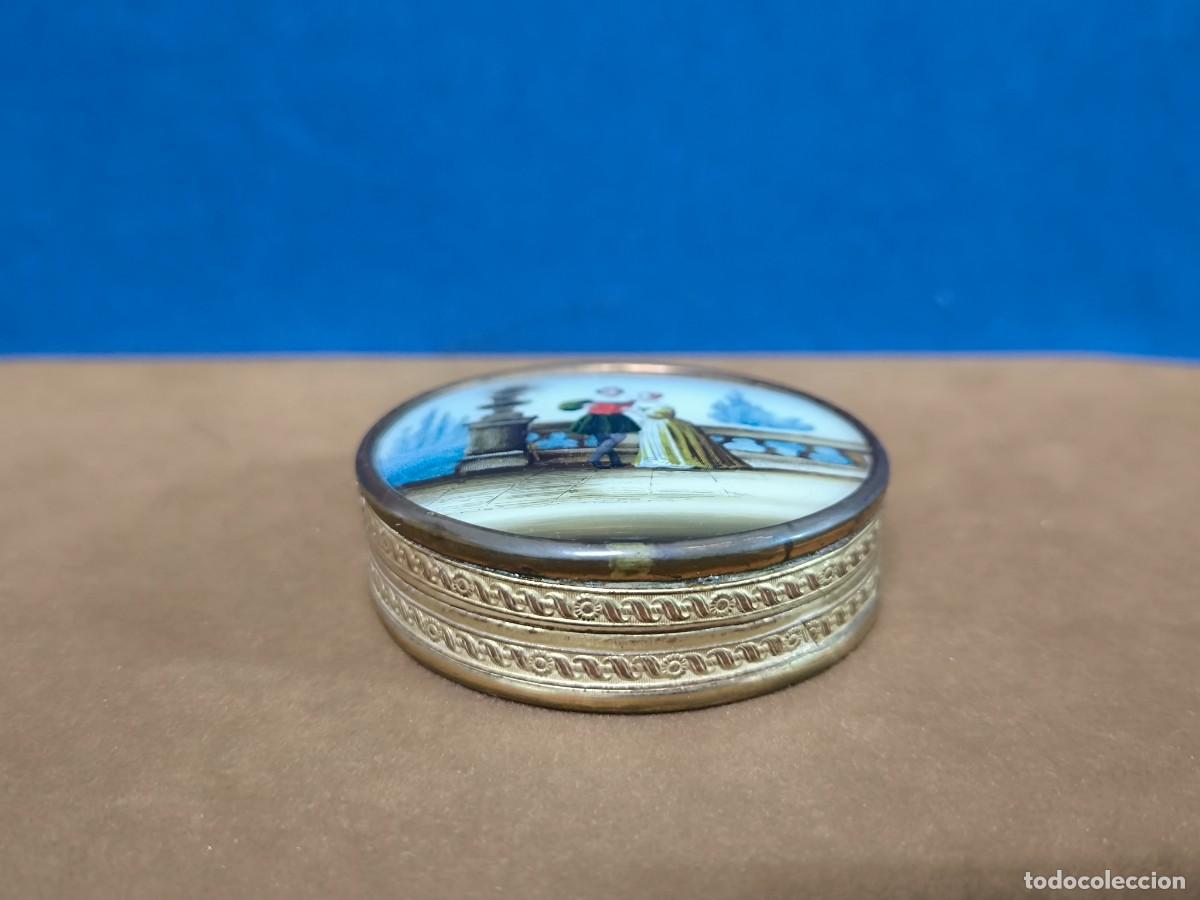 Antig&uuml;edades: CAJA POLVERA EN METAL Y PINTADA A MANO - Foto 2