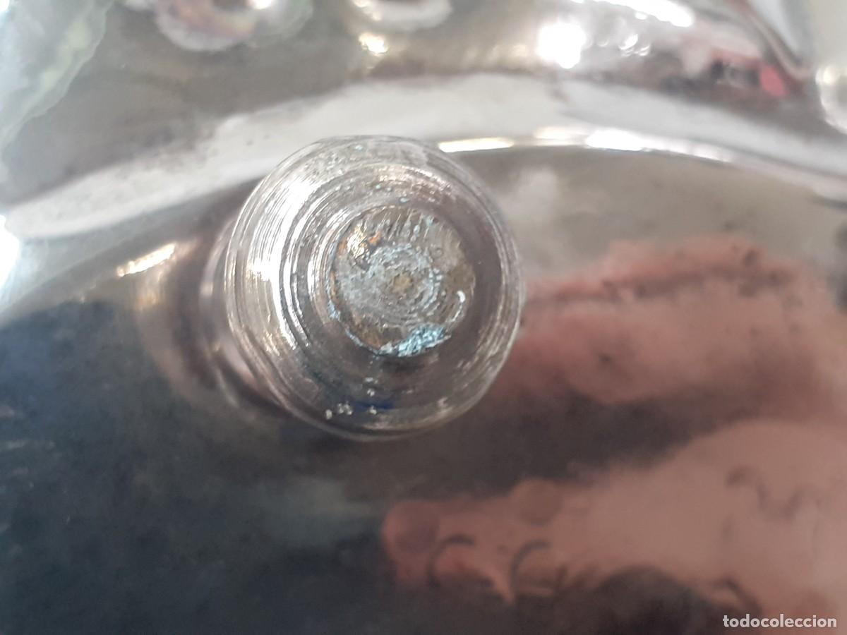 Antig&uuml;edades: Bandeja ornamental de plata con sello - Foto 5
