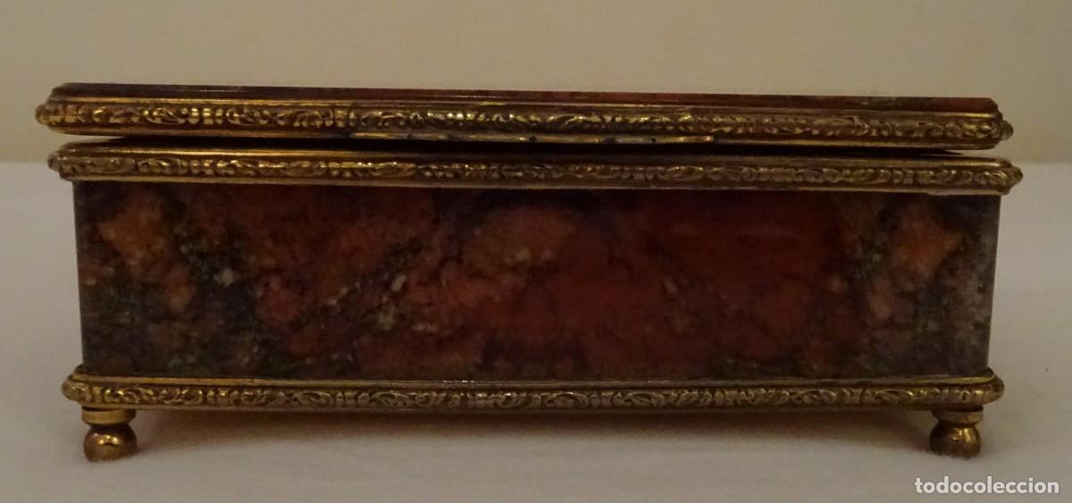 Antig&uuml;edades: Joyero antiguo de bronce y cristal - Foto 2
