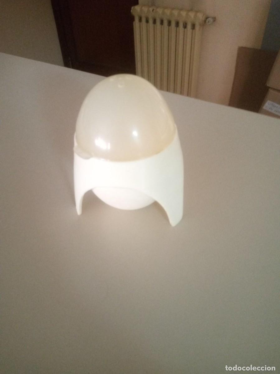 Antig&uuml;edades: Soporte Plastico para Huevos - Foto 1