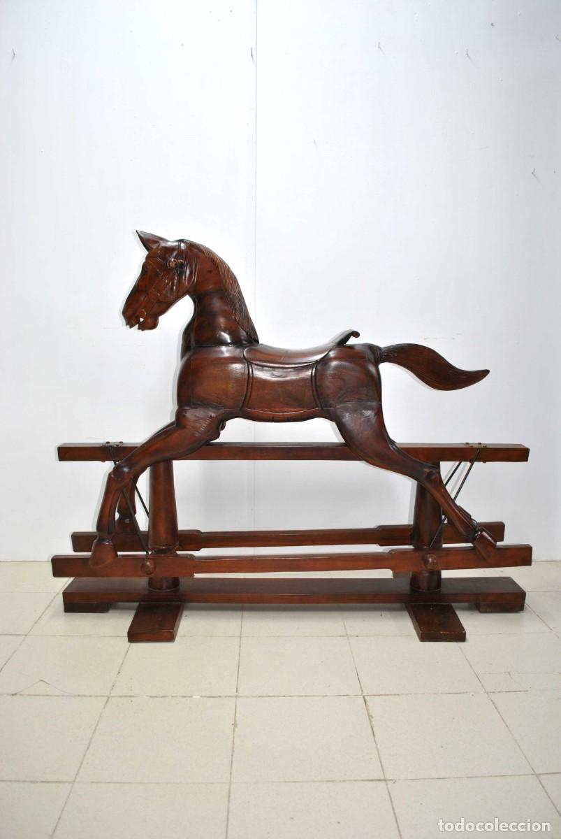Antig&uuml;edades: CABALLO BALANC&Iacute;N DE MADERA TALLADA - Foto 1