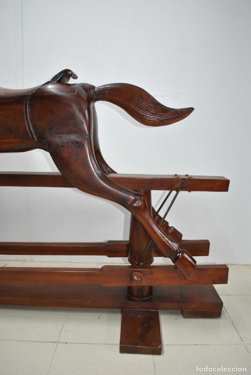 Antig&uuml;edades: CABALLO BALANC&Iacute;N DE MADERA TALLADA - Foto 2