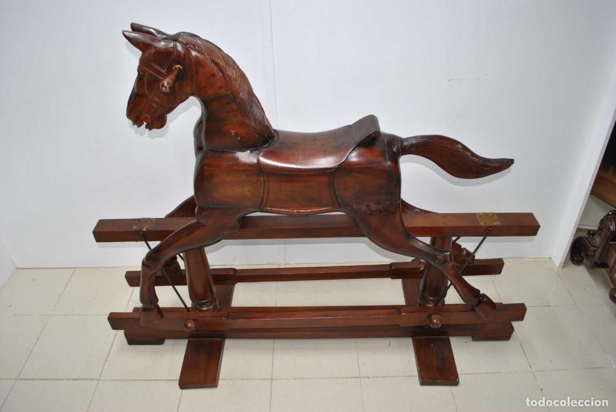 Antig&uuml;edades: CABALLO BALANC&Iacute;N DE MADERA TALLADA - Foto 3