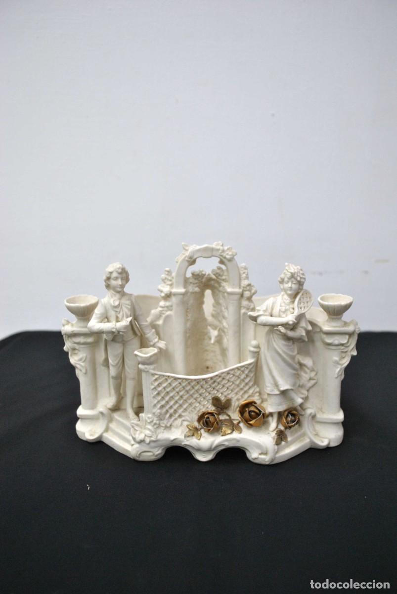 Antig&uuml;edades: CENTRO DE MESA PORCELANA BISCUIT - Foto 1