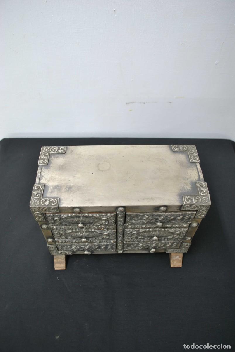 Antig&uuml;edades: BARGUE&Ntilde;O DE MESA REPUJADO - Foto 5