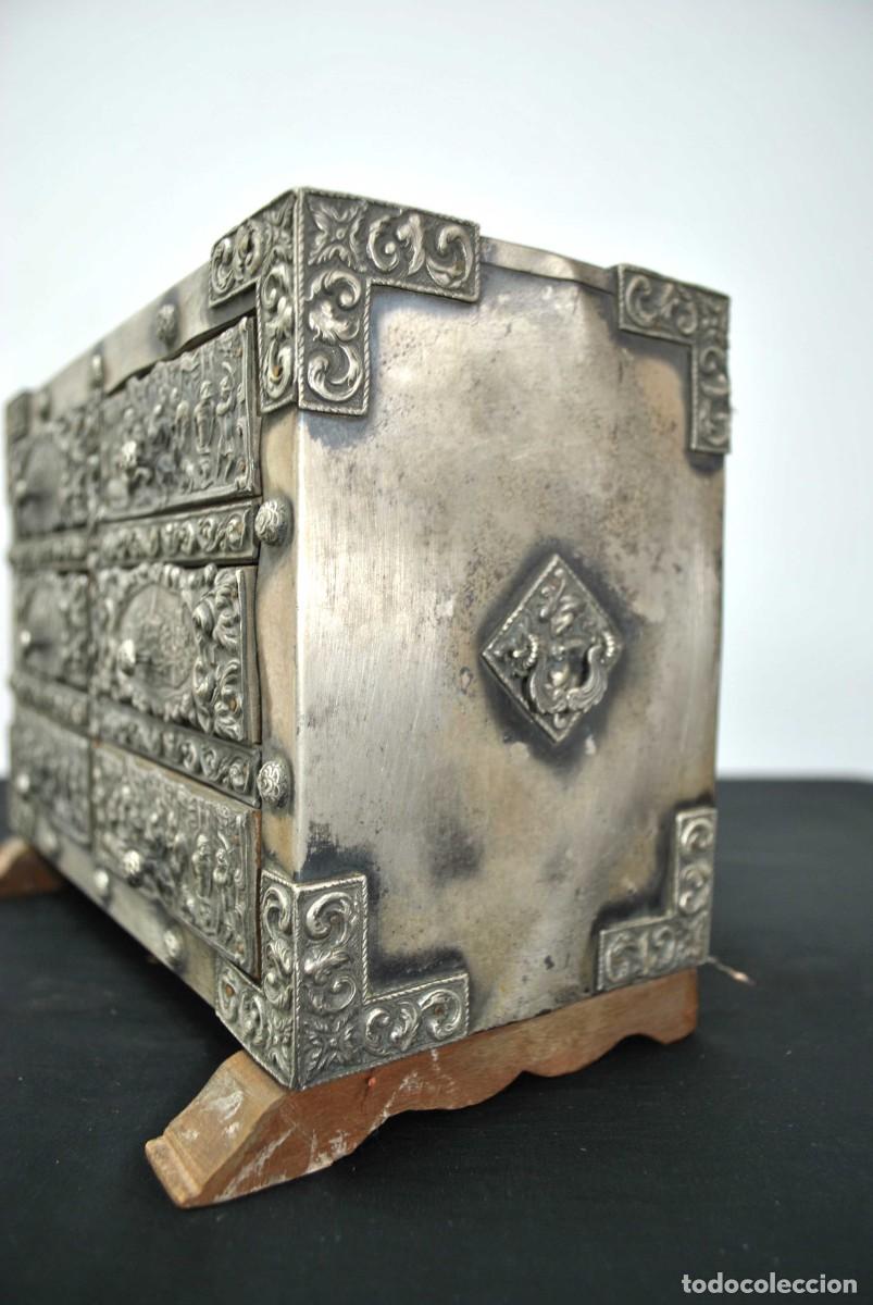 Antig&uuml;edades: BARGUE&Ntilde;O DE MESA REPUJADO - Foto 7