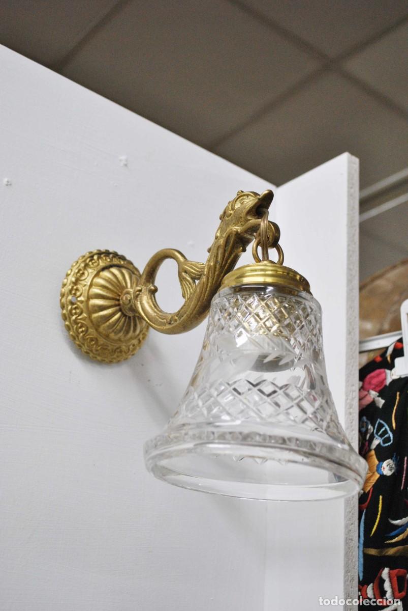 Antig&uuml;edades: PAREJA DE APLIQUES DE PARED BRONCE Y CRISTAL - Foto 3