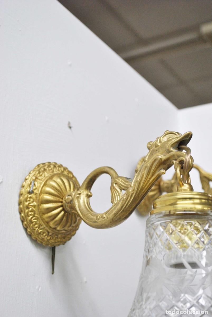 Antig&uuml;edades: PAREJA DE APLIQUES DE PARED BRONCE Y CRISTAL - Foto 6
