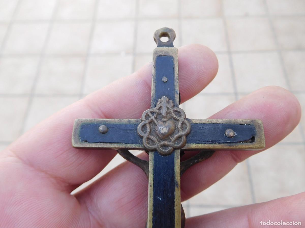 Antig&uuml;edades: Crucifijo antiguo de bronce y madera - Foto 7