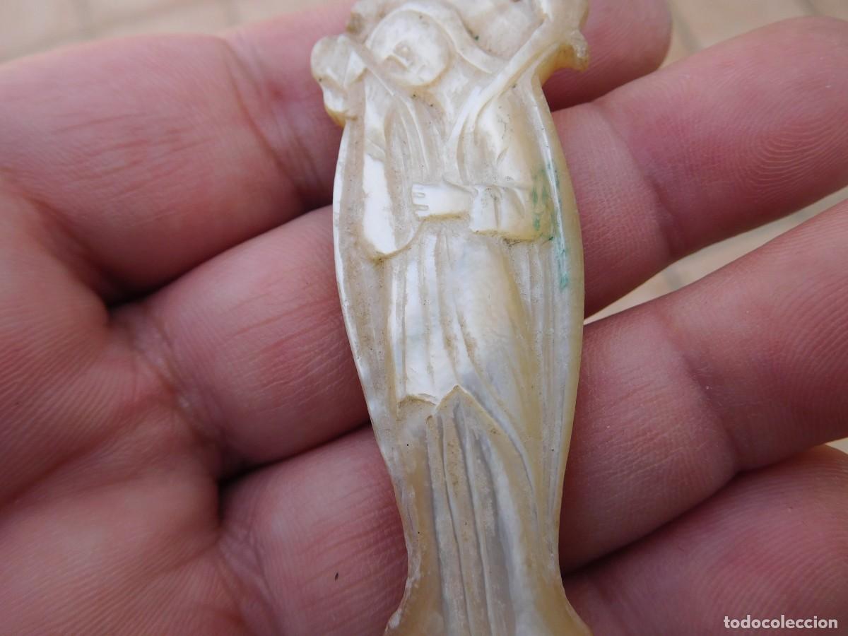 Antig&uuml;edades: Virgen antigua de n&aacute;car tallado - Foto 4