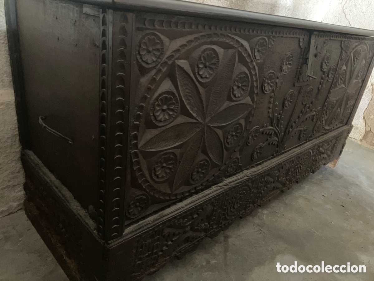 Antig&uuml;edades: Arc&oacute;n Navarro de nogal - Foto 1