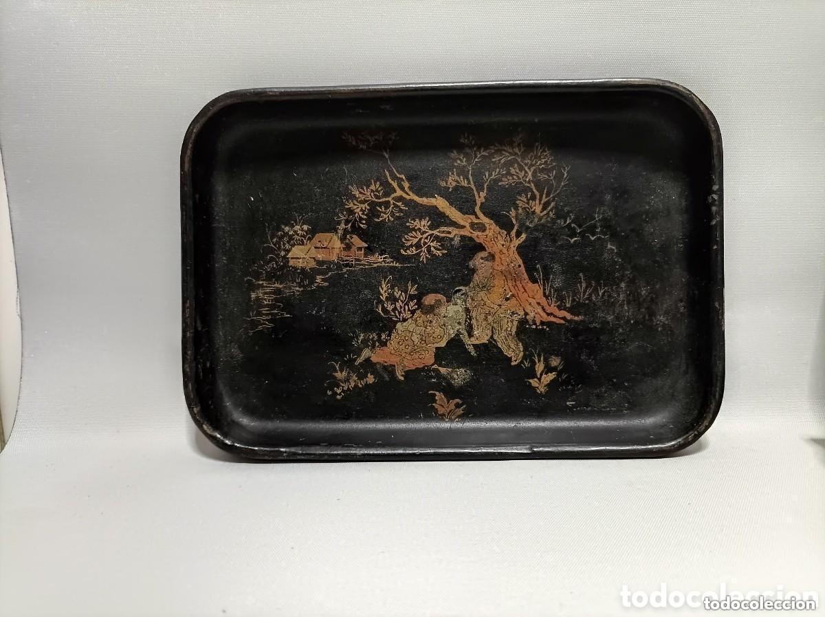 Antig&uuml;edades: Antigua bandeja en papel mach&eacute; - Foto 1