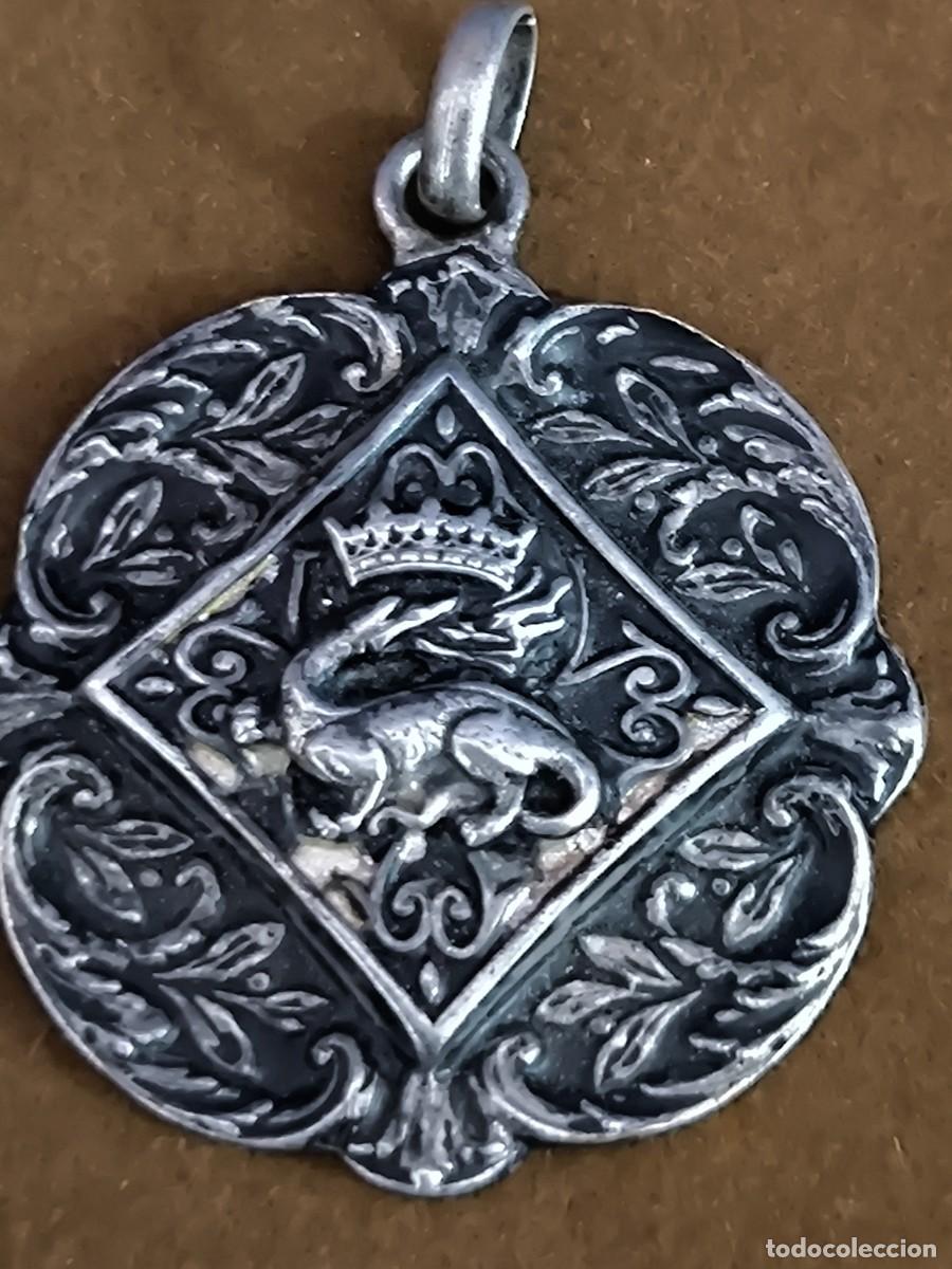Antig&uuml;edades: MEDALLA EN METAL CON BA&Ntilde;O DE PLATA - Foto 2