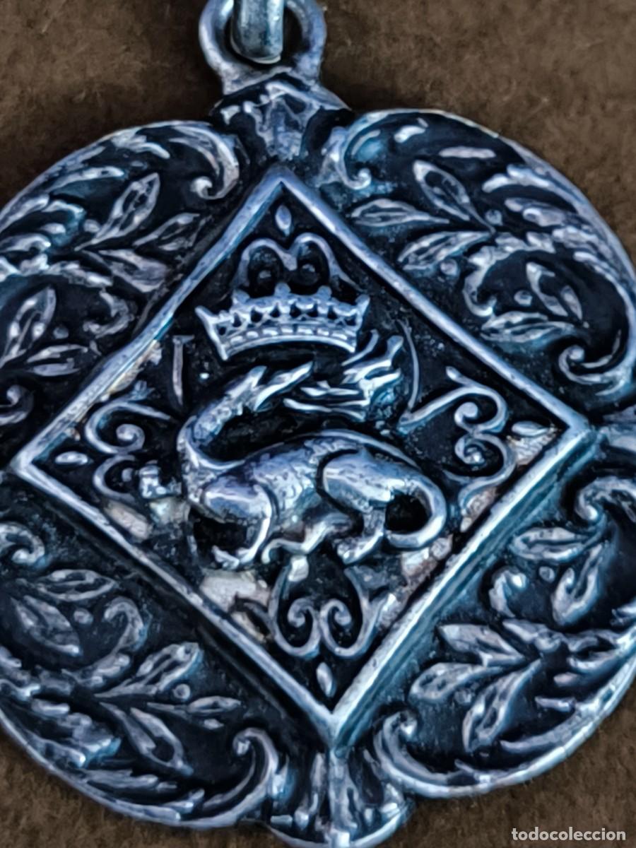 Antig&uuml;edades: MEDALLA EN METAL CON BA&Ntilde;O DE PLATA - Foto 5