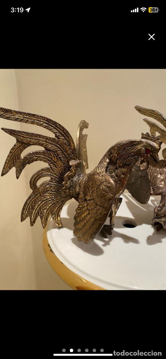 Antig&uuml;edades: Pareja de gallos de bronce - Foto 2