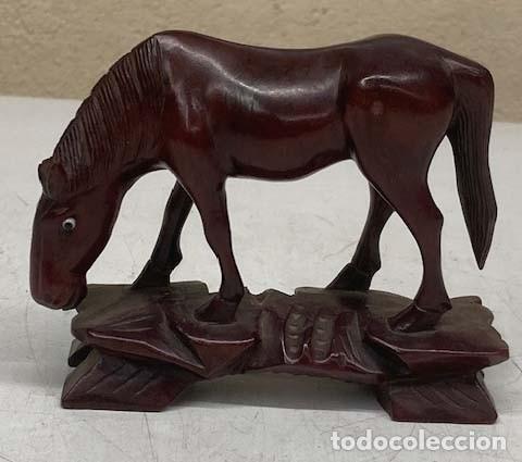 Antig&uuml;edades: Figura en madera de un caballo - Foto 2