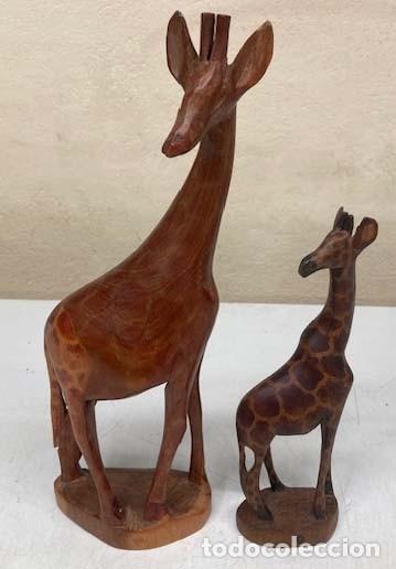Antig&uuml;edades: Pareja de jirafas hechas en madera - Foto 1