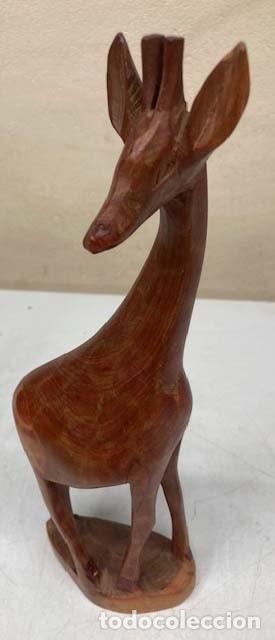 Antig&uuml;edades: Pareja de jirafas hechas en madera - Foto 4
