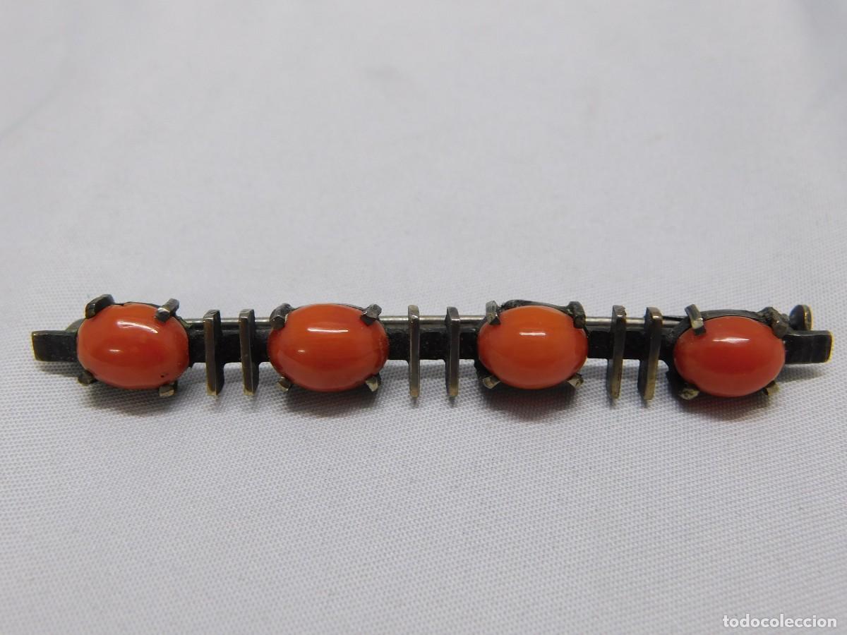 Antig&uuml;edades: BROCHE DE PLATA Y CORAL - Foto 1