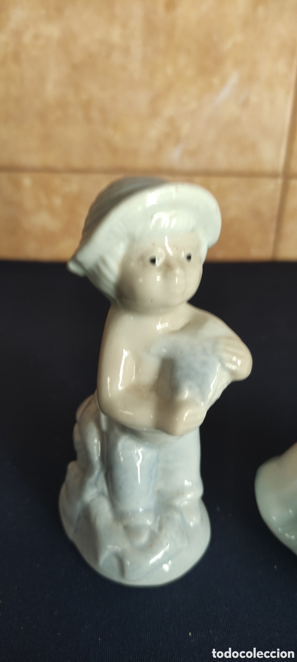 Antig&uuml;edades: Pareja de figuras de pircelana - Foto 2