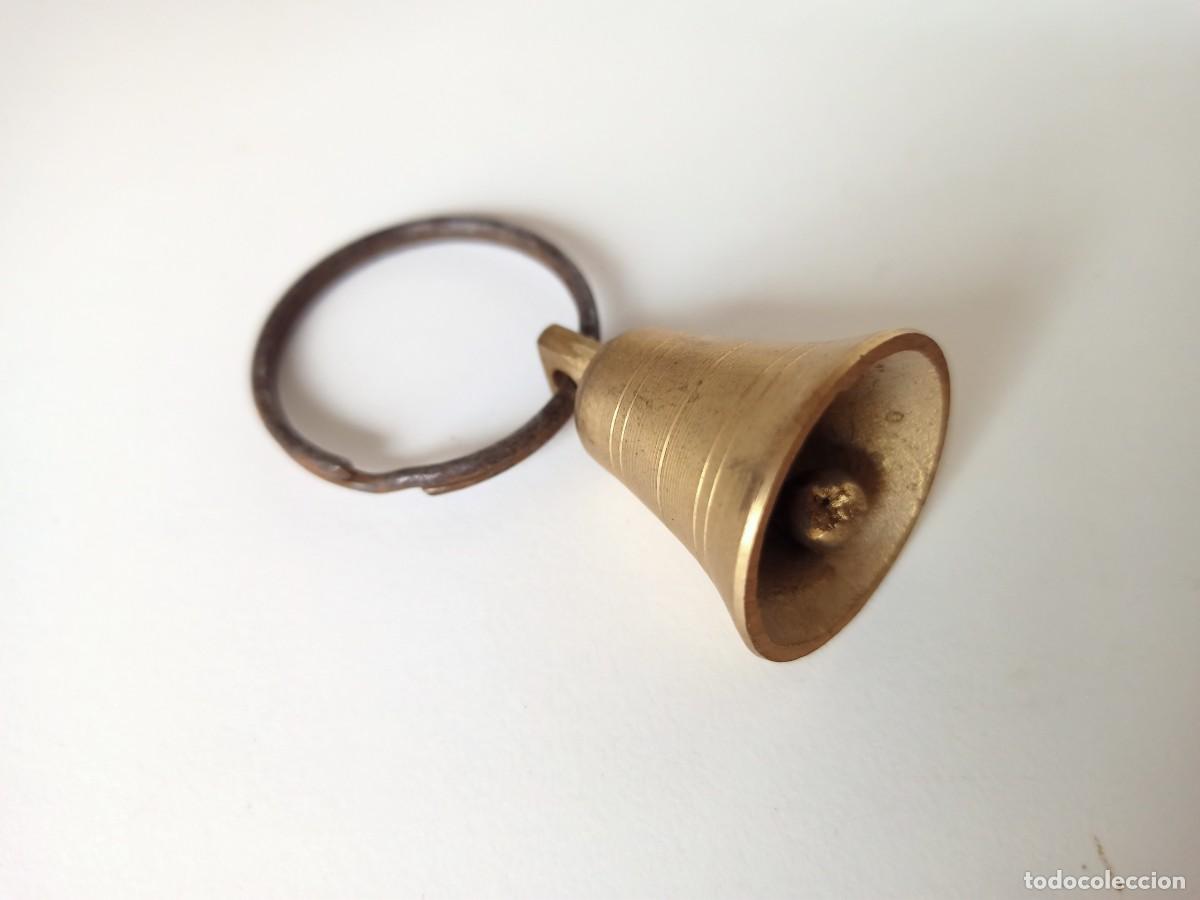 Antig&uuml;edades: Peque&ntilde;a campana de bronce - Foto 1