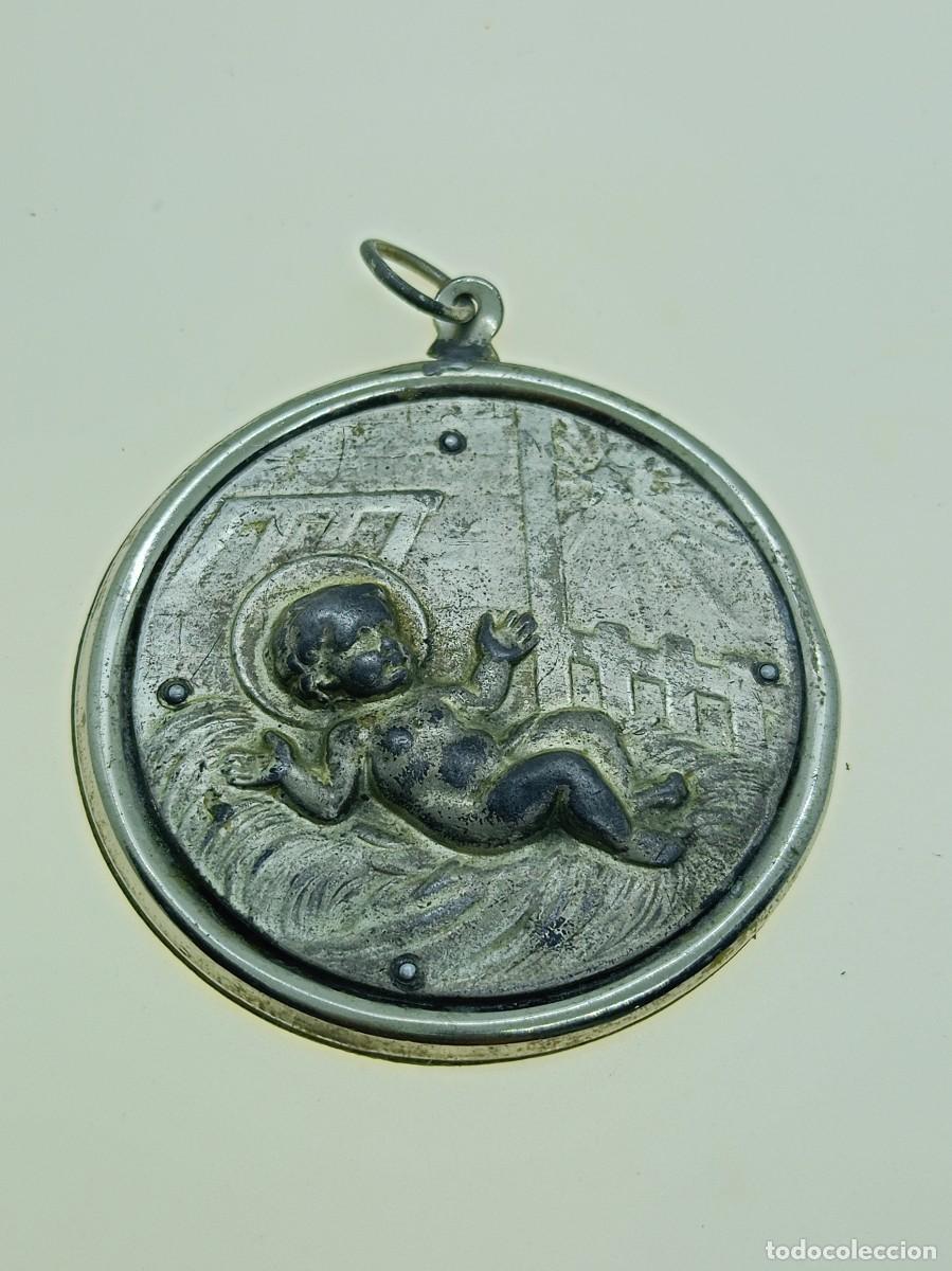 Antig&uuml;edades: medalla de ni&ntilde;o Jesus 6 cm. - Foto 2