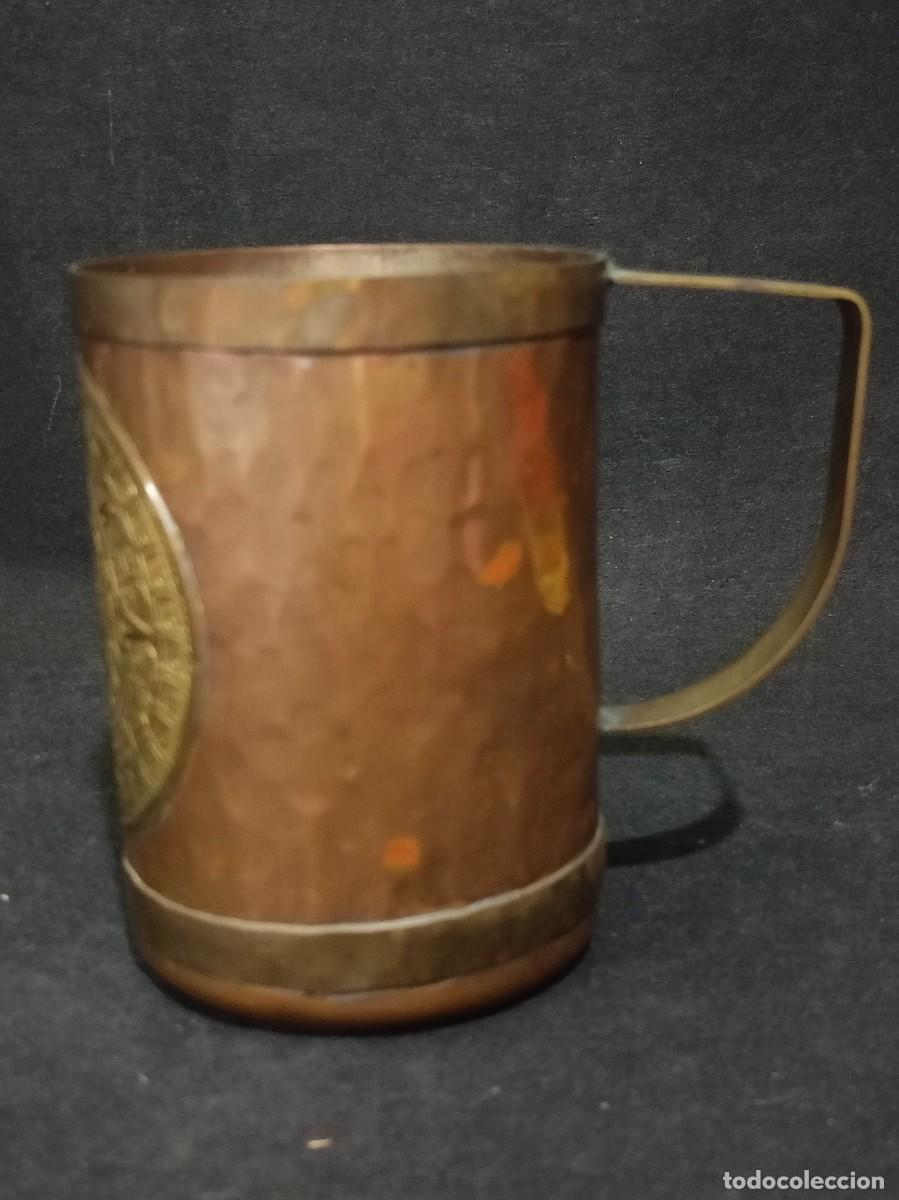 Antig&uuml;edades: taza de cobre y laton con calendario azteca maya