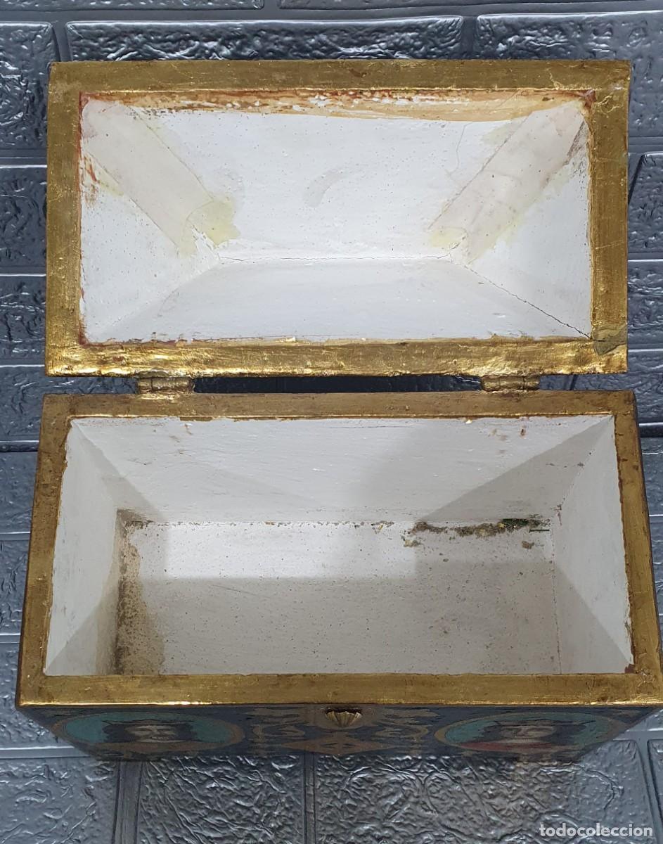 Antig&uuml;edades: Cofre de madera policromado pan de oro - Foto 7