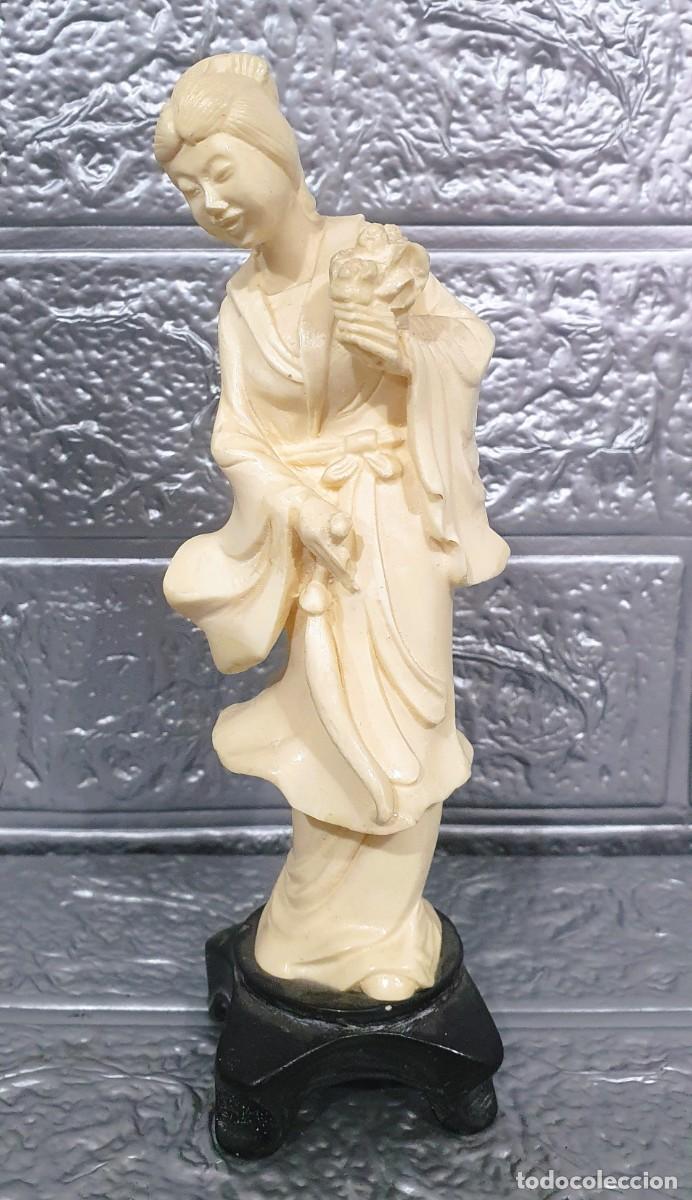 Antig&uuml;edades: Figura china en resina - Foto 1