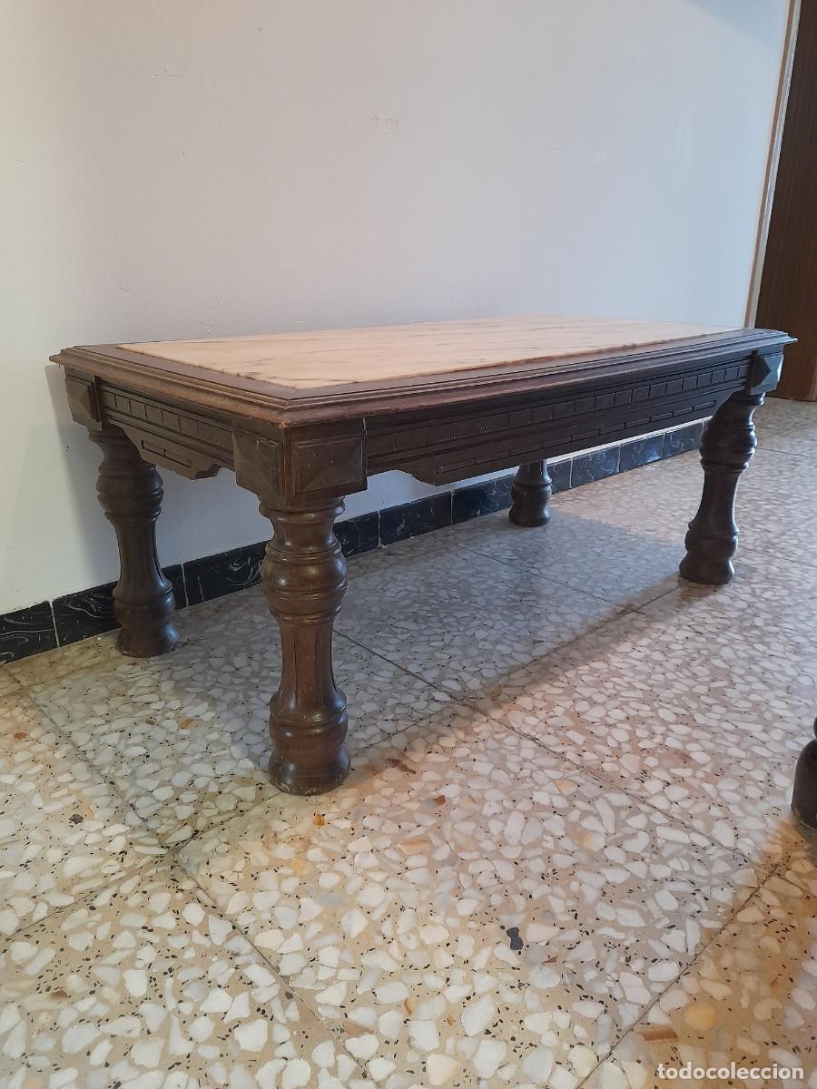Antig&uuml;edades: Mesa de madera torneada y tallada de centro comedor con marmor - Foto 1