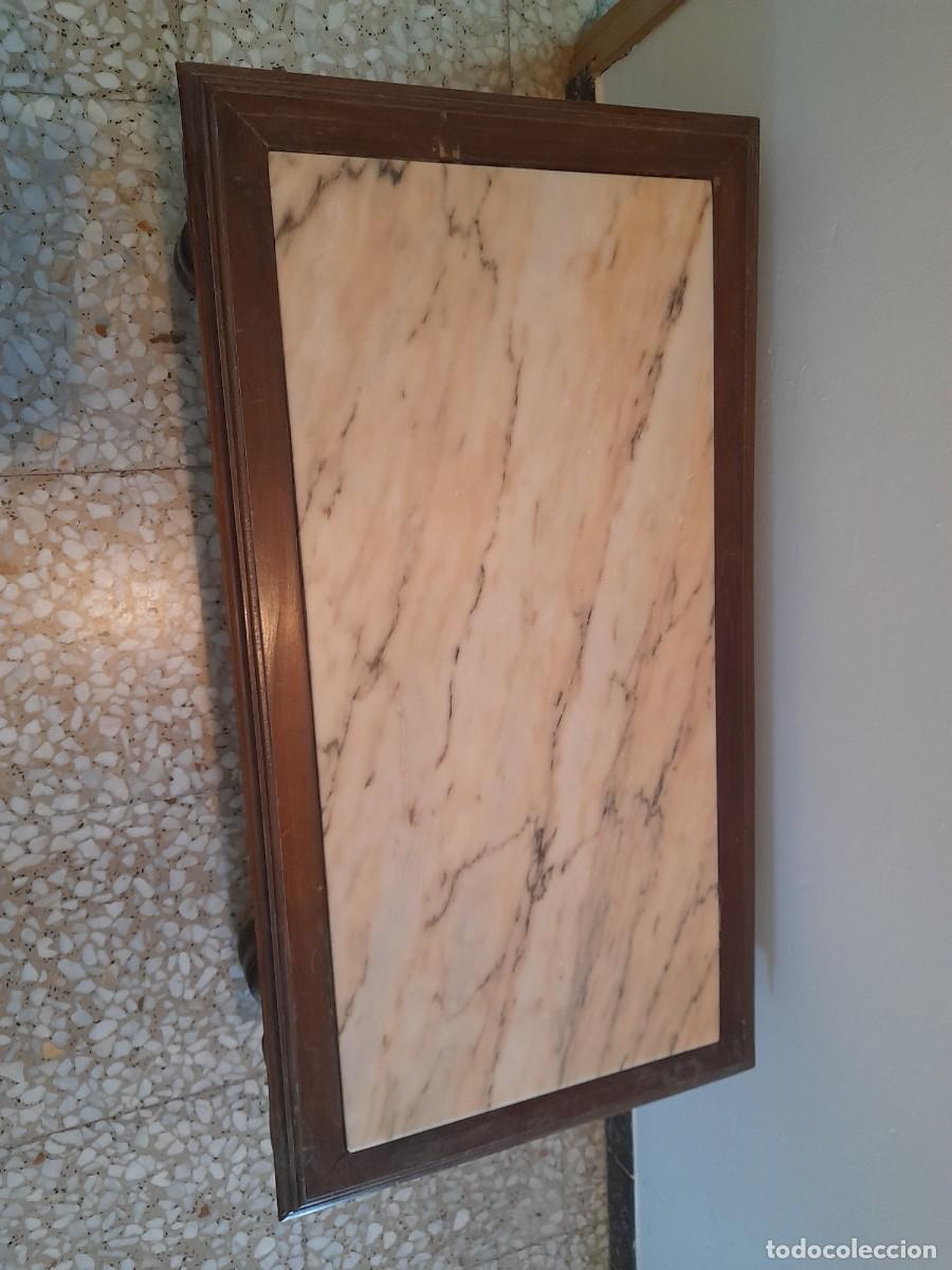 Antig&uuml;edades: Mesa de madera torneada y tallada de centro comedor con marmor - Foto 2