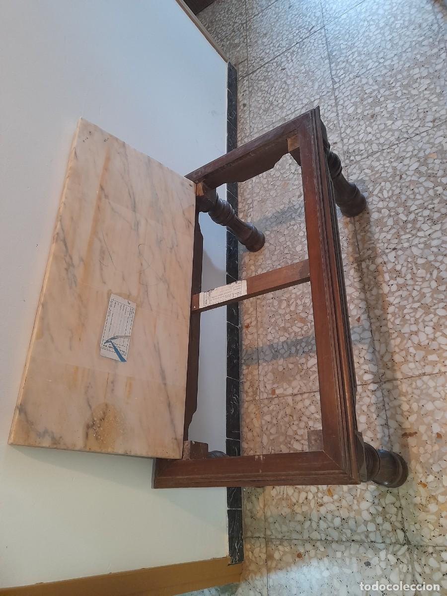 Antig&uuml;edades: Mesa de madera torneada y tallada de centro comedor con marmor - Foto 4