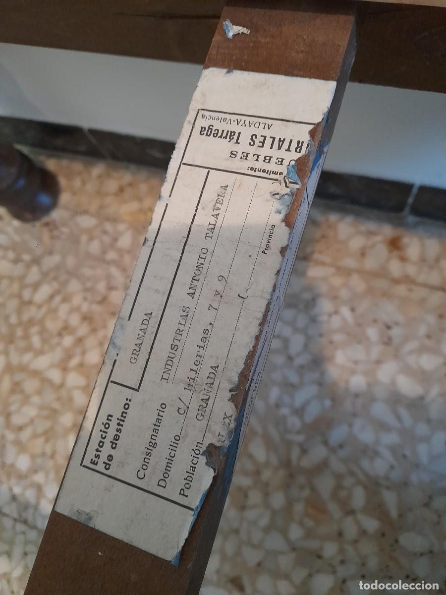 Antig&uuml;edades: Mesa de madera torneada y tallada de centro comedor con marmor - Foto 5