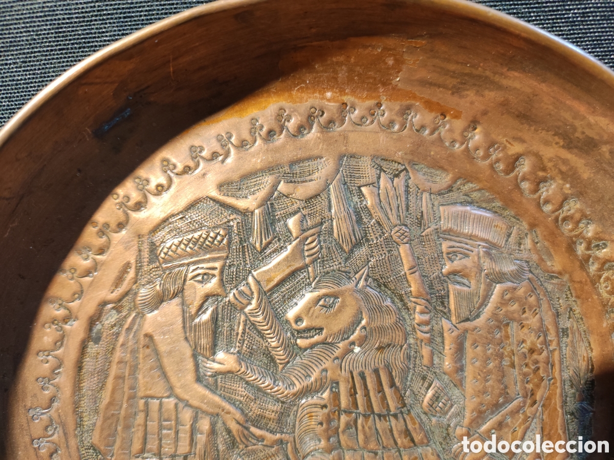 Antig&uuml;edades: Plato repujado cobre Persa - Foto 2