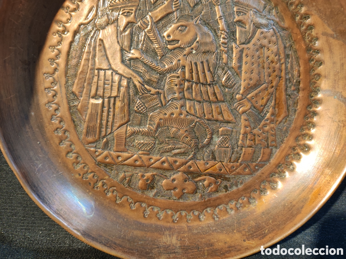 Antig&uuml;edades: Plato repujado cobre Persa - Foto 3