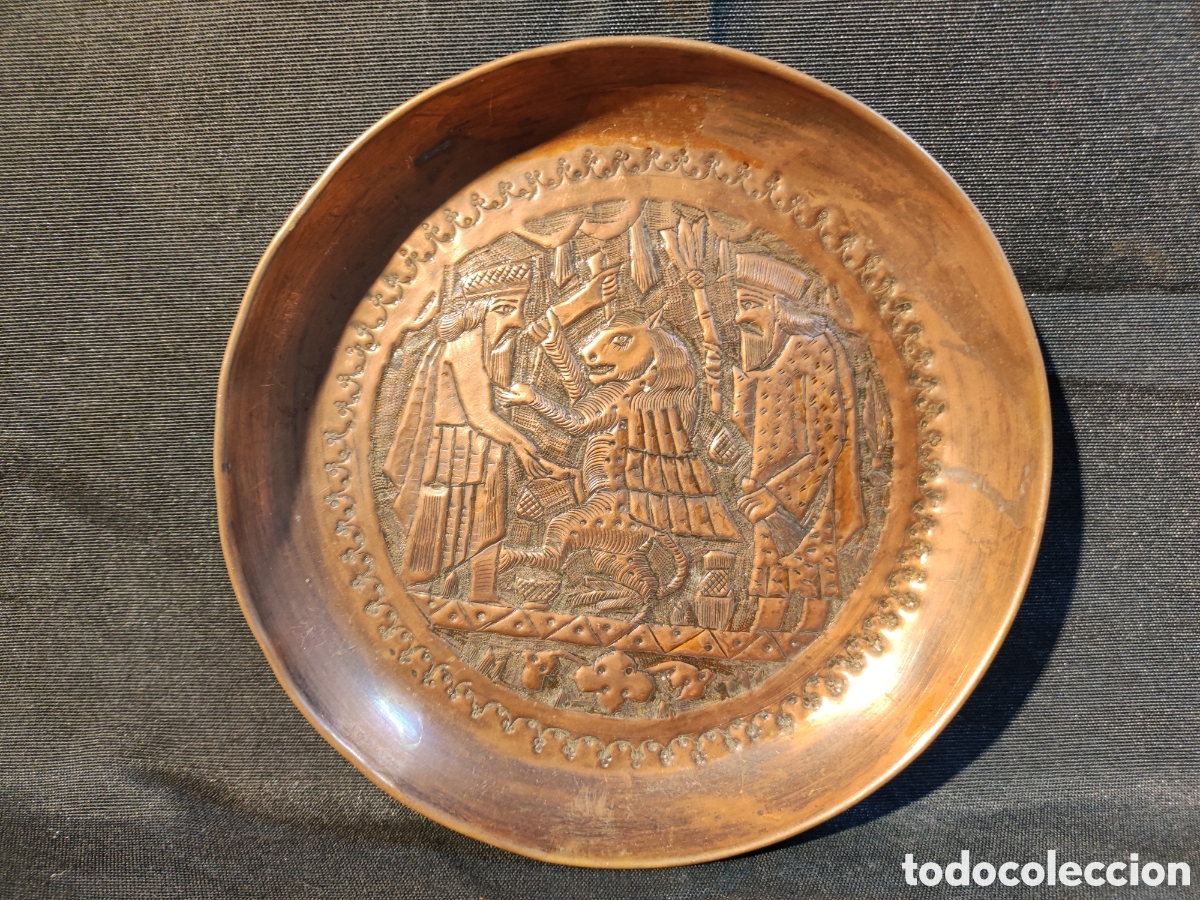 Antig&uuml;edades: Plato repujado cobre Persa - Foto 1