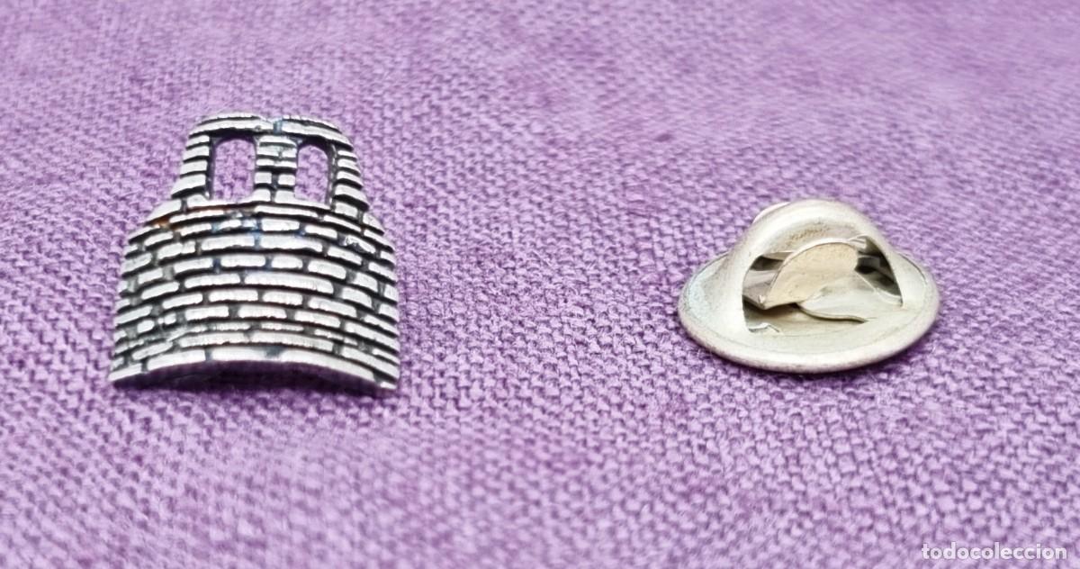 Antig&uuml;edades: Pin de plata de la Muralla de Lugo - Foto 6
