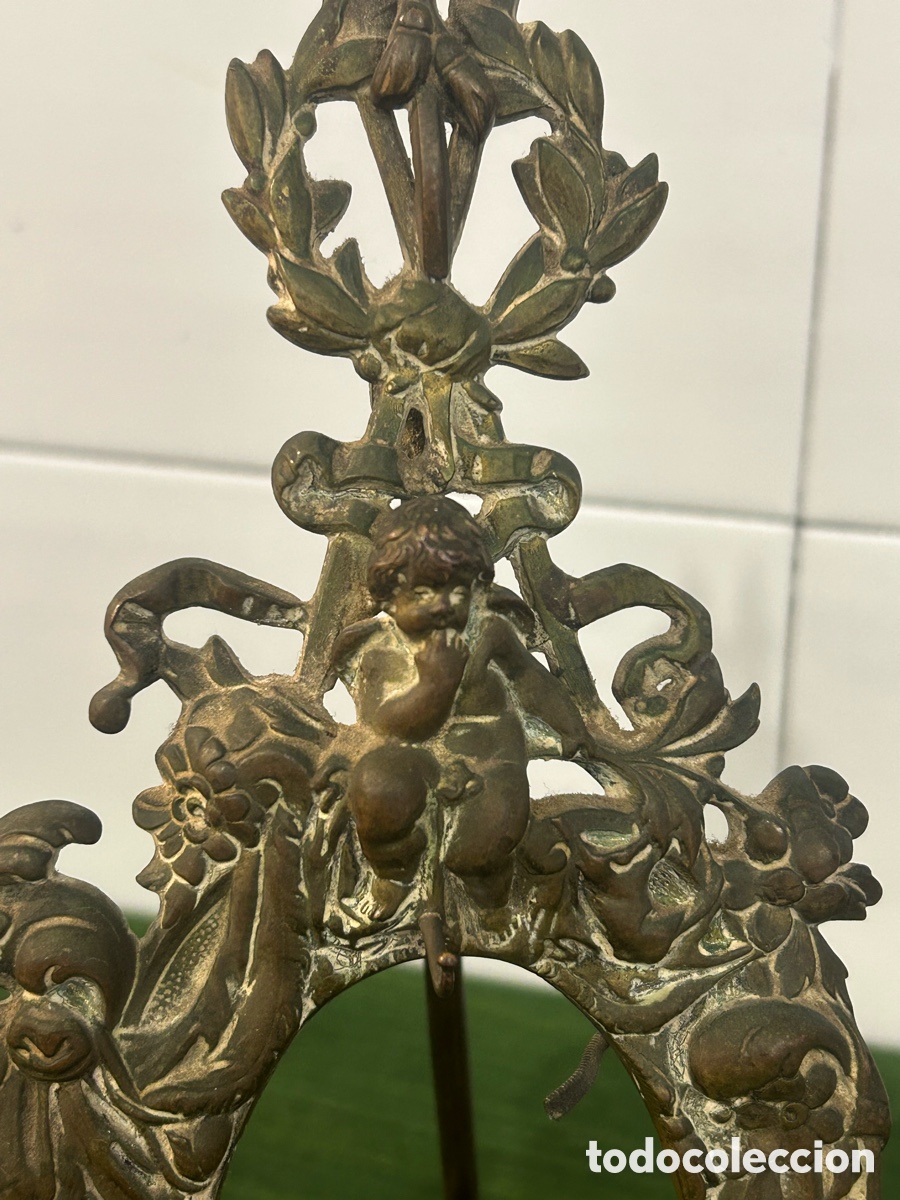 Antig&uuml;edades: Antiguo marco de bronce con querub&iacute;n, tipo Benditera - Foto 3