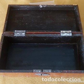 Antig&uuml;edades: Antigua caja de madera decorada a mano. - Foto 3
