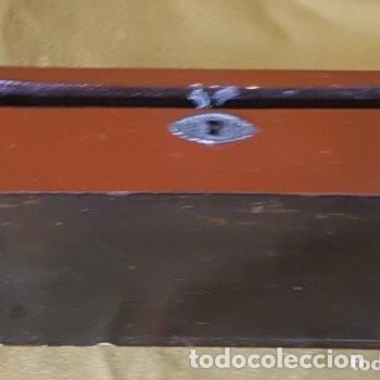 Antig&uuml;edades: Antigua caja de madera decorada a mano. - Foto 4
