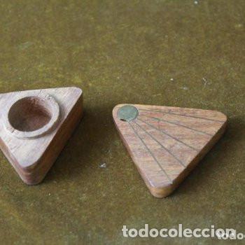 Antig&uuml;edades: Cajita de madera triangular, tapa simulando un reloj solar. Forma triangular. - Foto 2