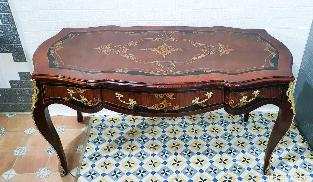 Antig&uuml;edades: Mesa de despacho Luis XV con decorados y bronces - Foto 1