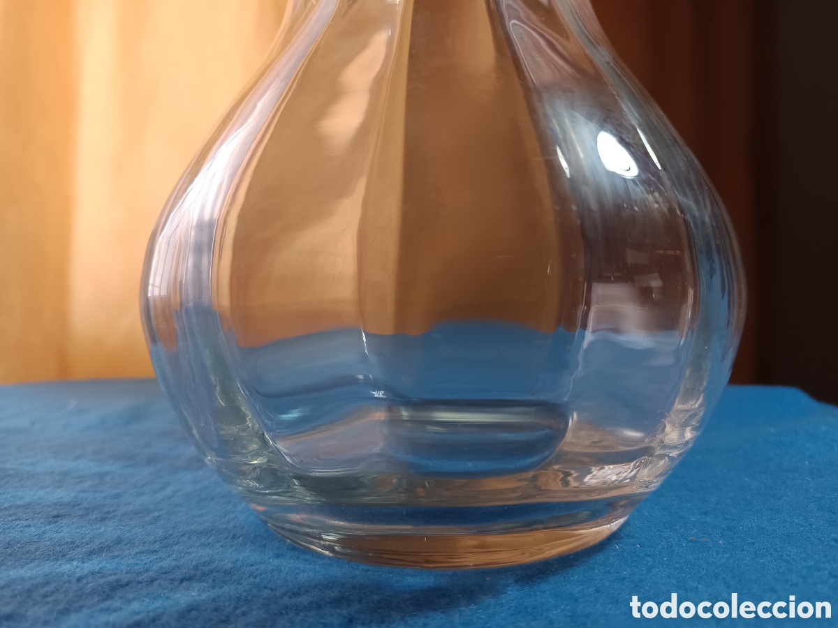 Antig&uuml;edades: Florero de cristal con base abombada e interior facetado - Foto 2