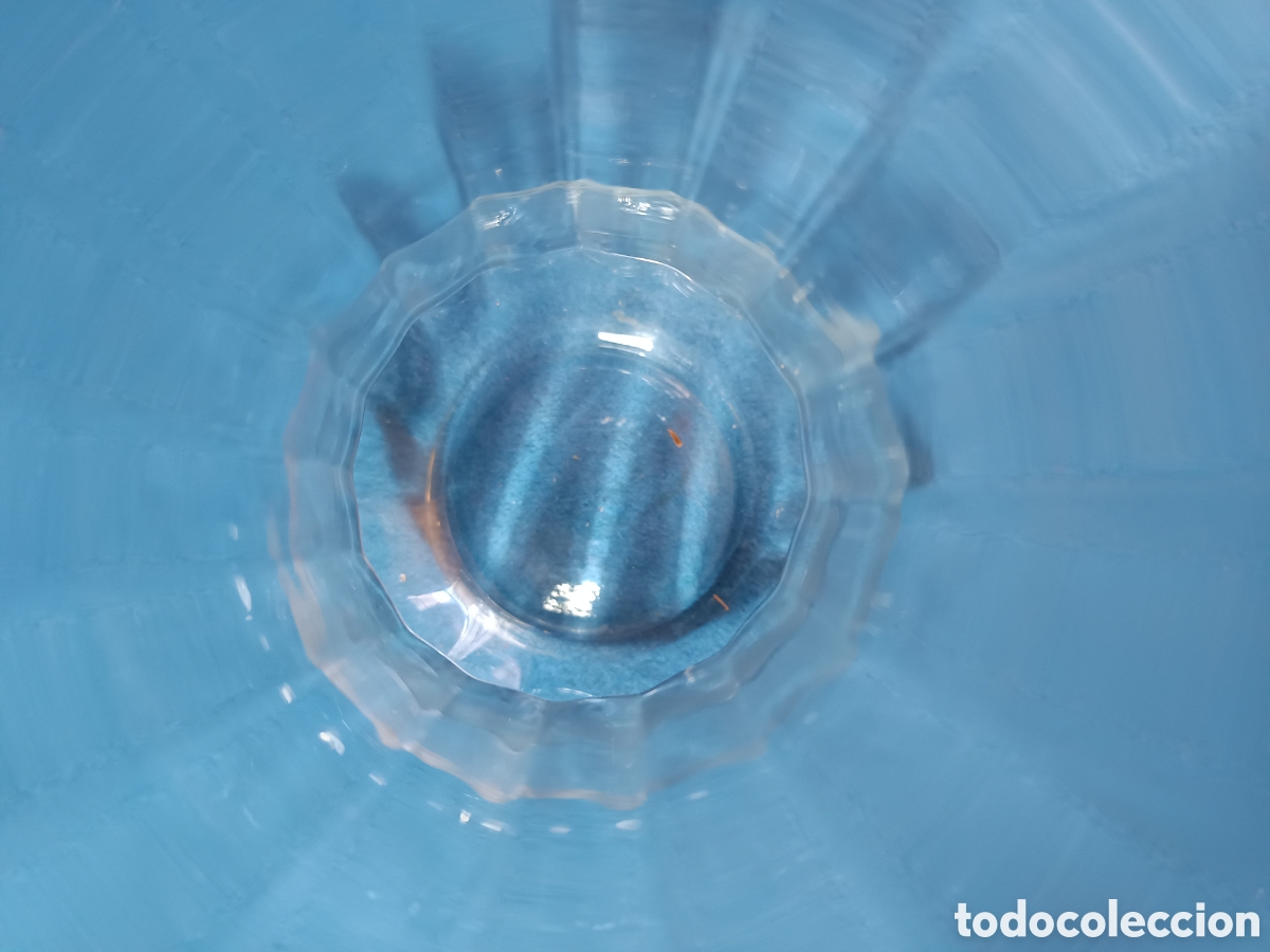 Antig&uuml;edades: Florero de cristal con base abombada e interior facetado - Foto 5