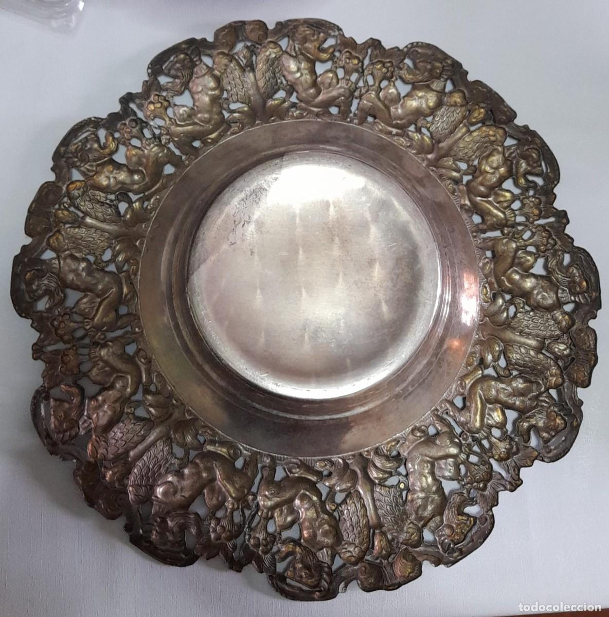 Antig&uuml;edades: BANDEJA LABRADA DE METAL PLATEADO - Foto 3