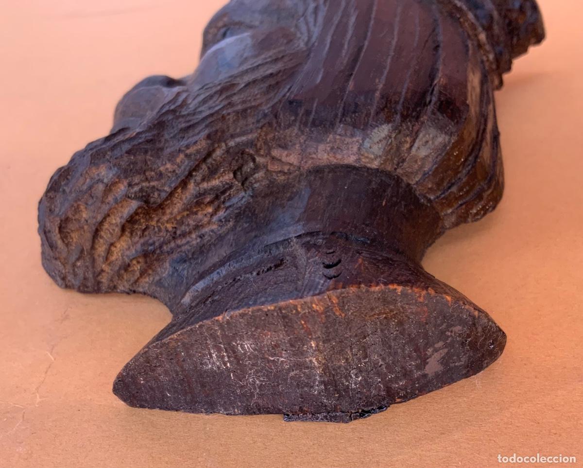 Antig&uuml;edades: Busto de rey medieval tallado en madera. 17 cm. - Foto 8