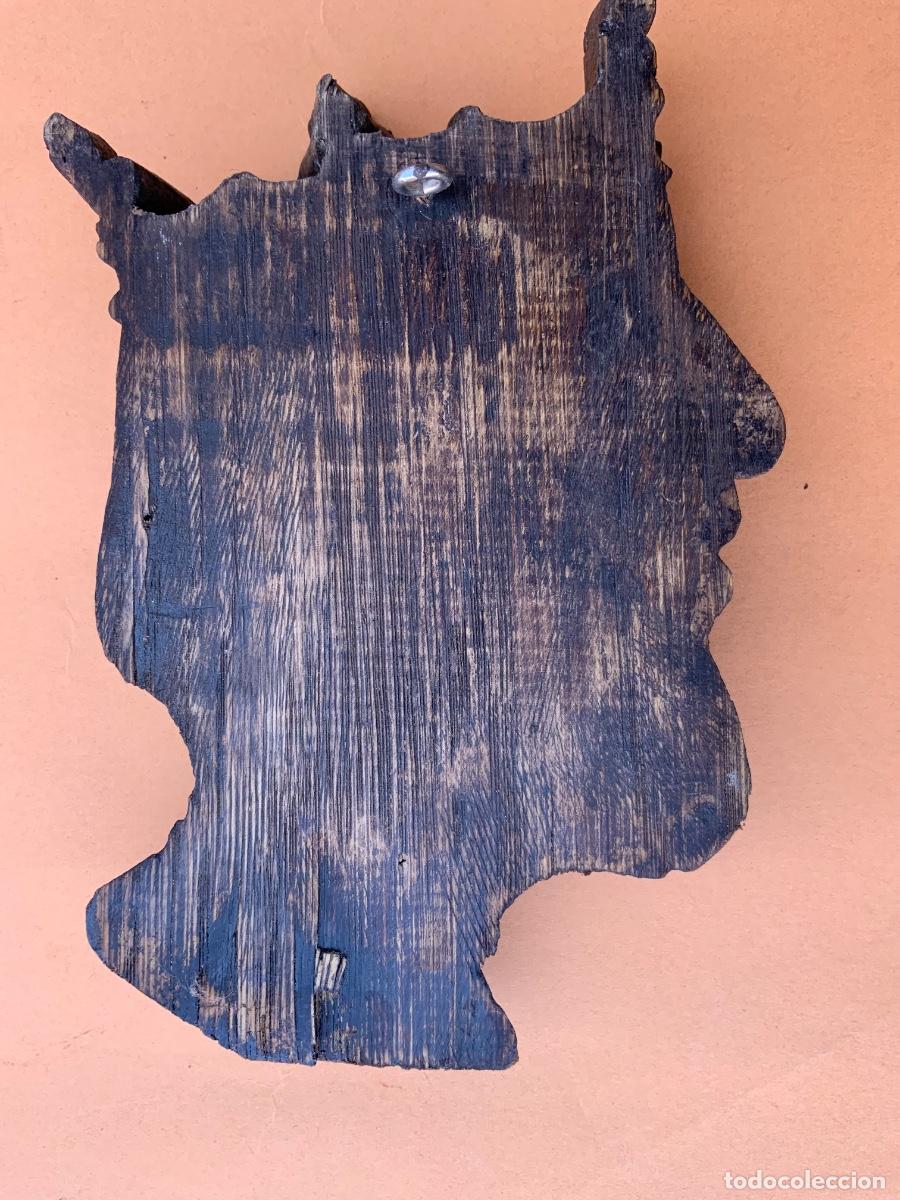 Antig&uuml;edades: Busto de rey medieval tallado en madera. 17 cm. - Foto 9