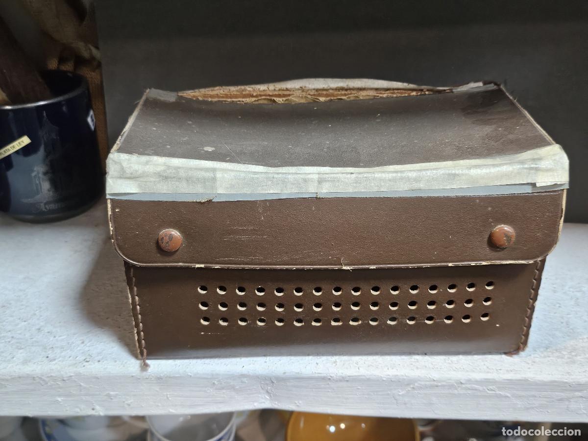 Antig&uuml;edades: caja de cuero para radios - Foto 1