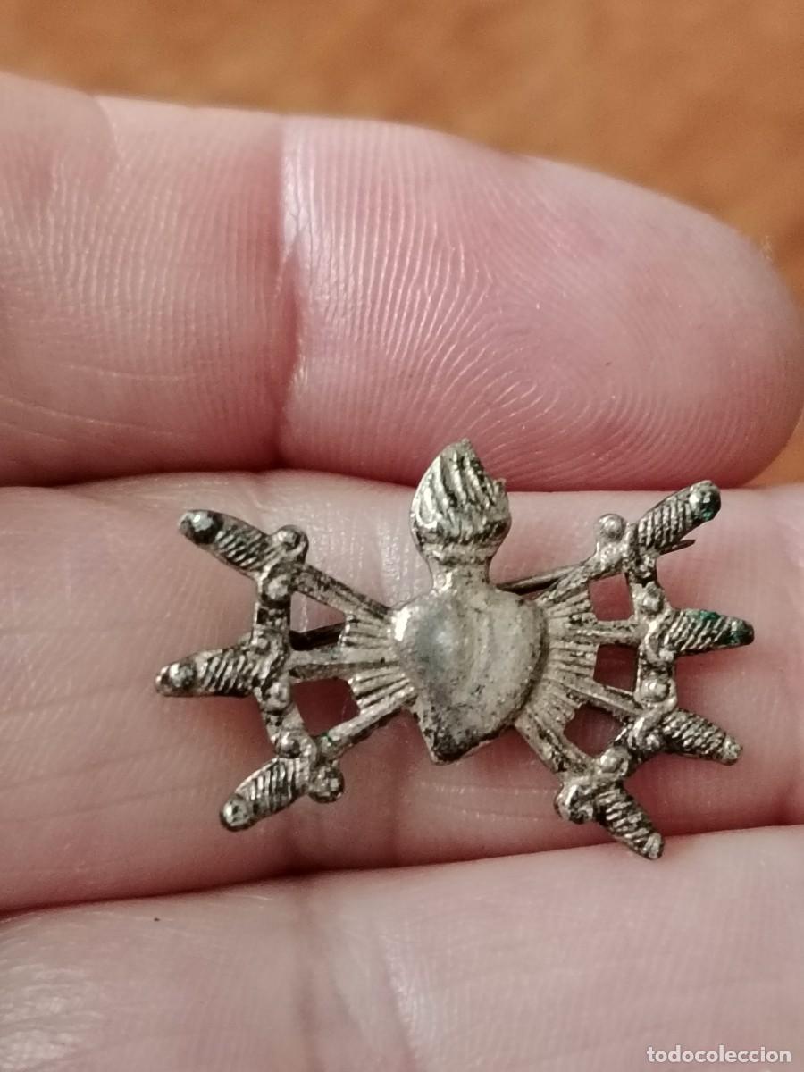 Antig&uuml;edades: Insignia coraz&oacute;n con 7 espadas virgen dolorosa - Foto 3