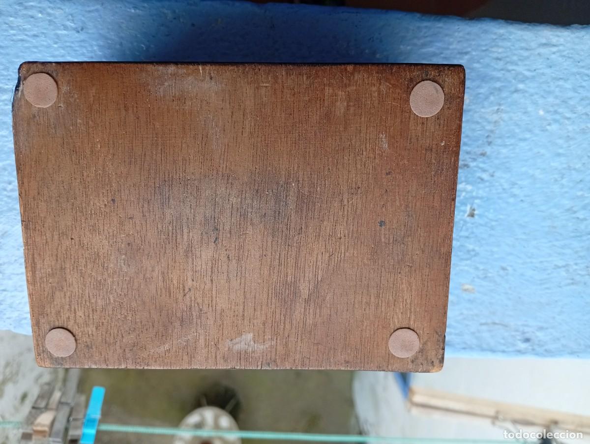 Antig&uuml;edades: Joyero antiguo de taracea de Granada con llave. - Foto 6